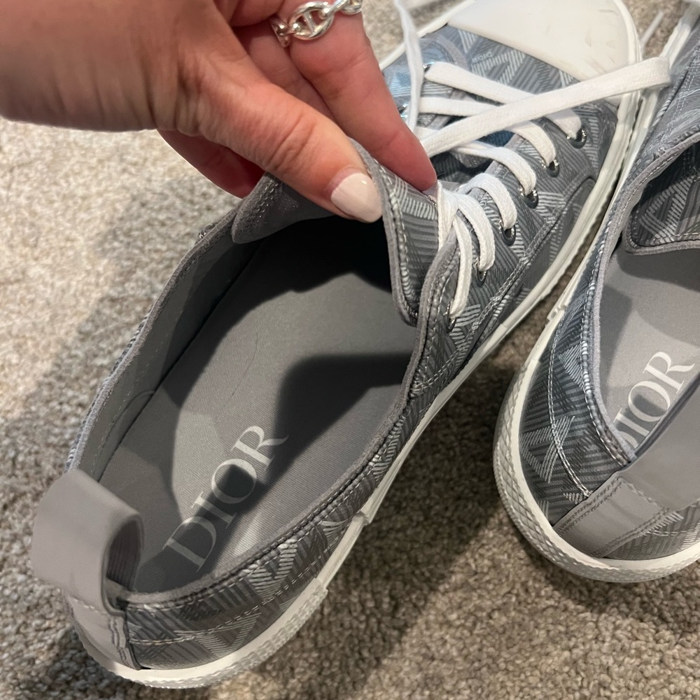 Dior Gray Monogram Low-Top Sneakers with White Soles and Laces - Picture 5 of 6
